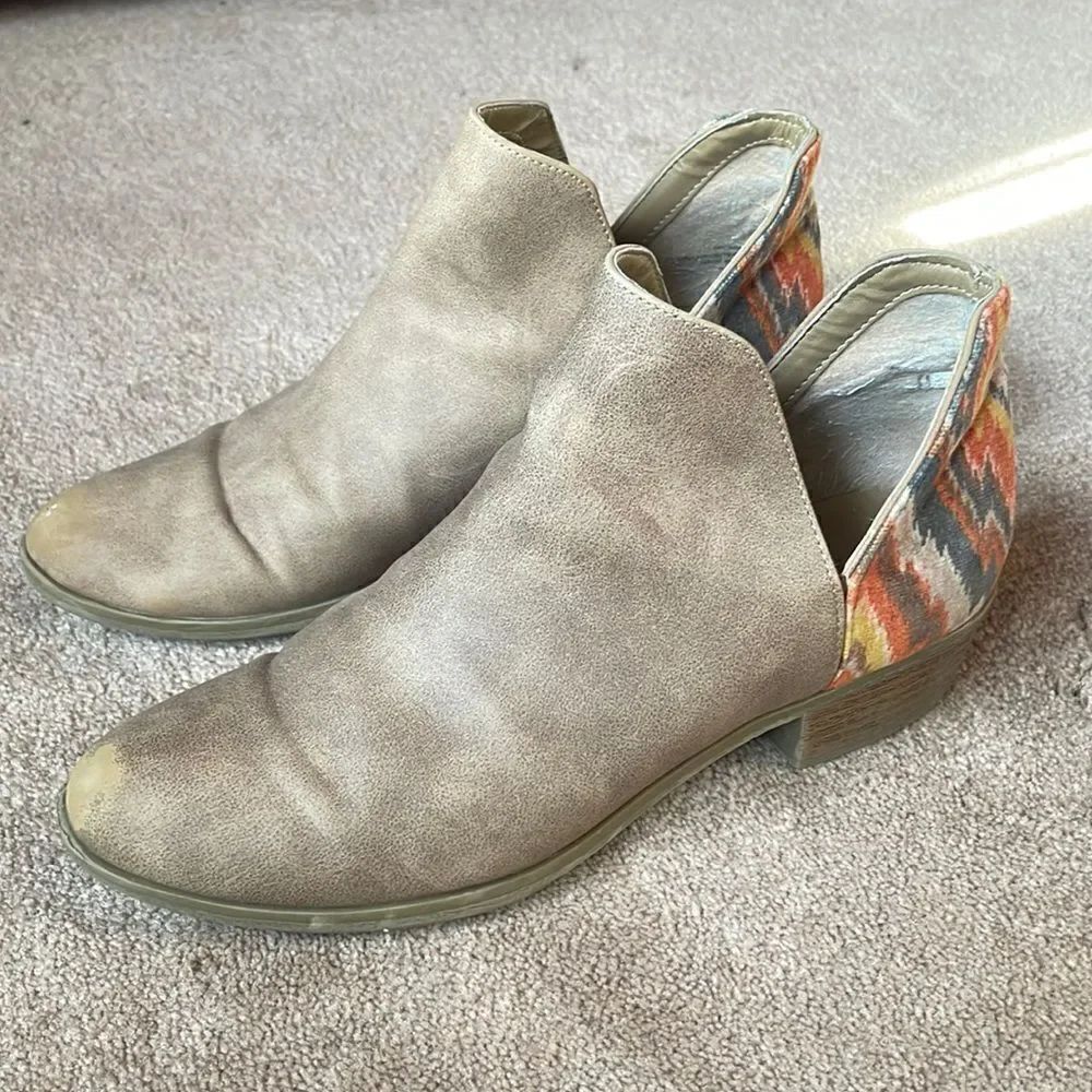 Cute Western Aztec ankle boots - Picture 2 of 12
